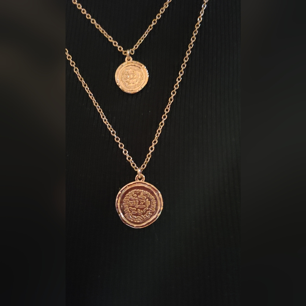 Gold tone necklace reversible designs